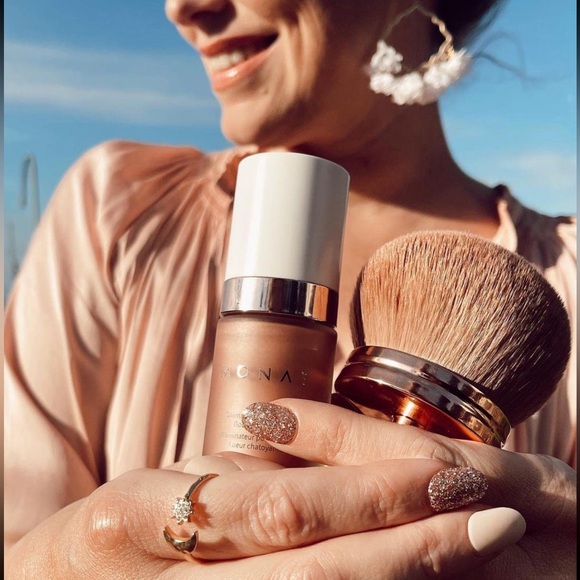 NEW! Limited Edition MONAT Shimmering Radiance Body Luminizer Gift Set! - Picture 2 of 8